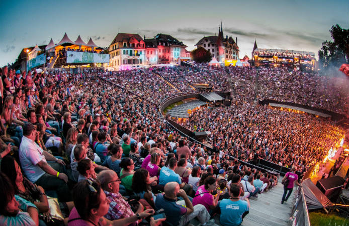 image d'ambiance du public de Rock Oz Arènes à Avenches, l'un des meilleurs festivals suisses